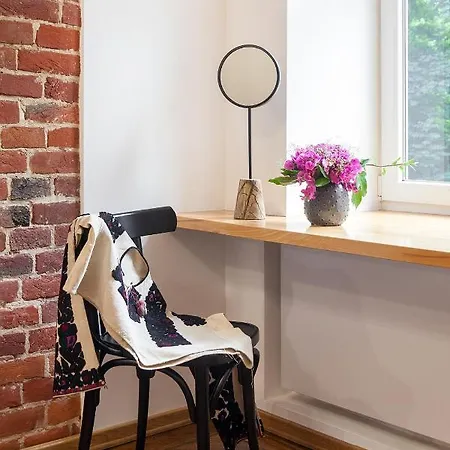 Apartman Gallery Art